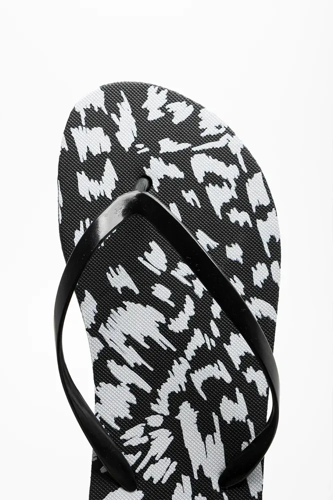 Sandals In Leather Abstract Flip Flop Black