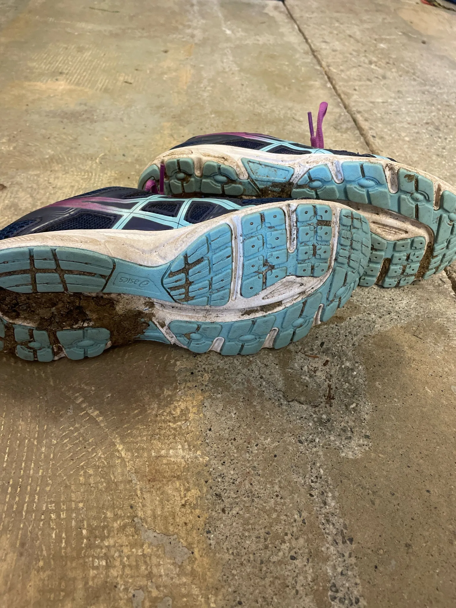 Asics  Trail Running Shoes Girl's 4 Asics Gel Resolution 8 Shoes