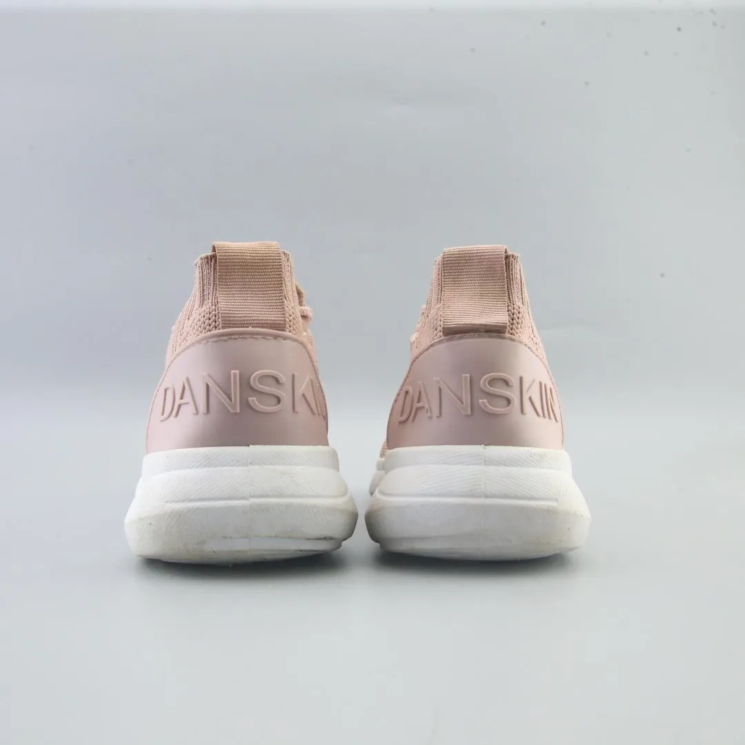 DANSKIN SERVILE Running Wide Shoes