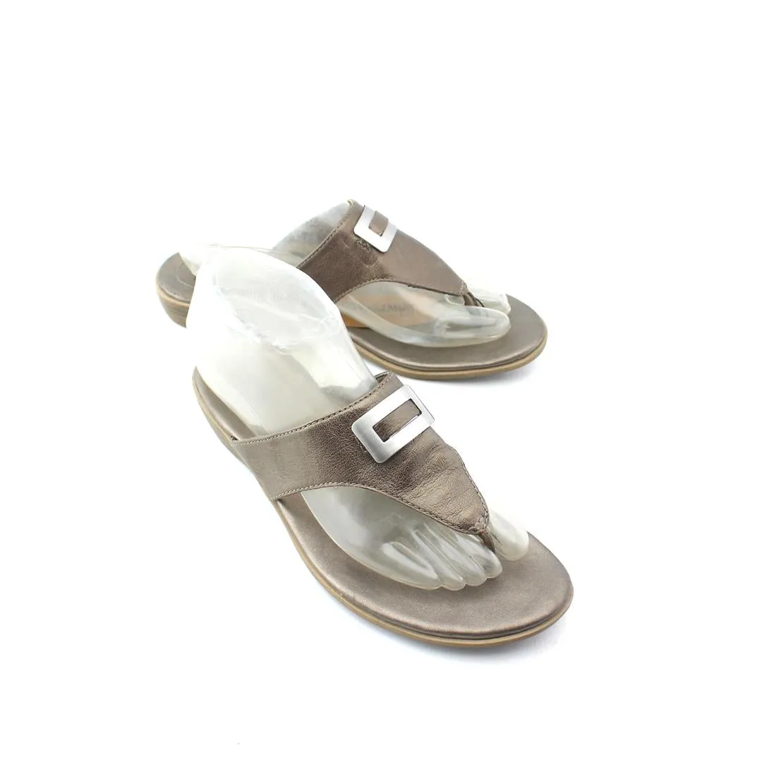 CLARKS THONG Johnny Was Slides