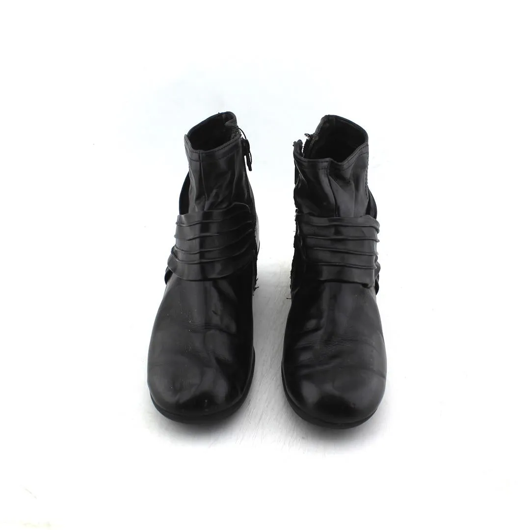 COMFORT PLUS . Plague Doctor Slippers