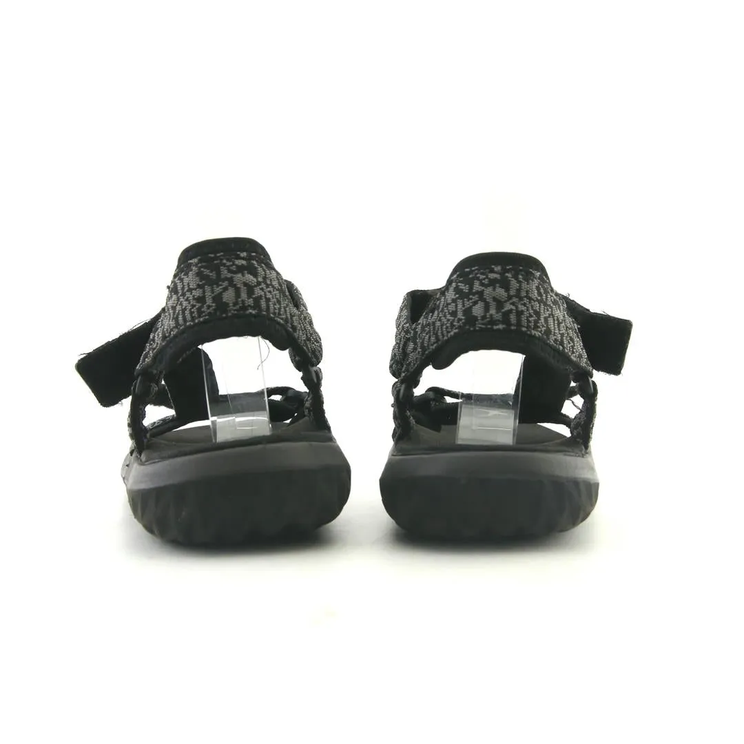 CUSHION FIT  . H Slippers