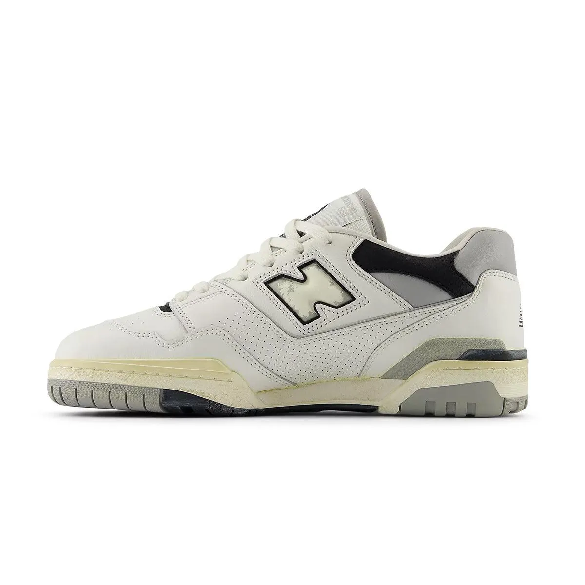 Walking New Balance 550 'Sea Salt'