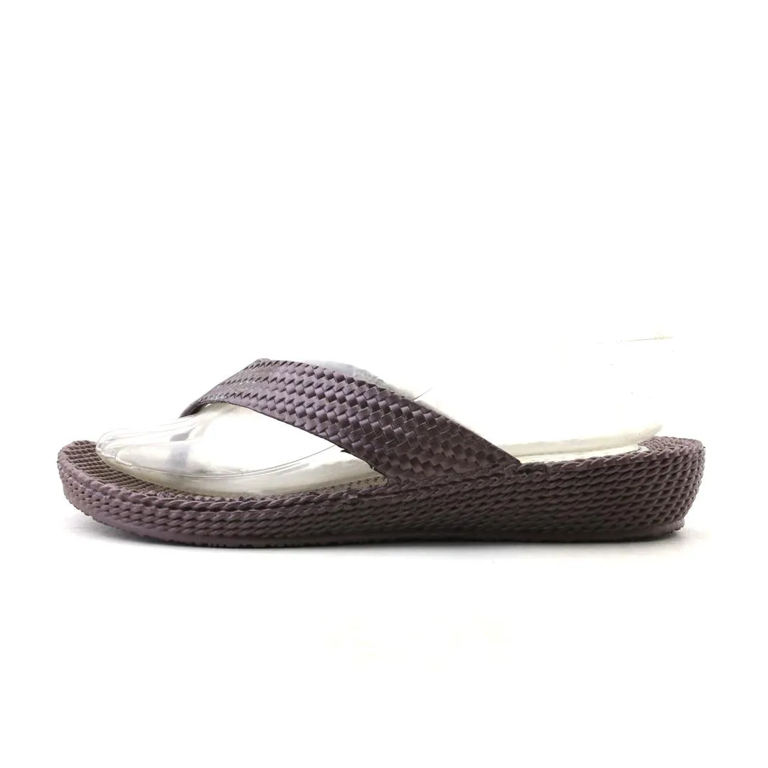 ELLA CRUZ . Kankan Slippers