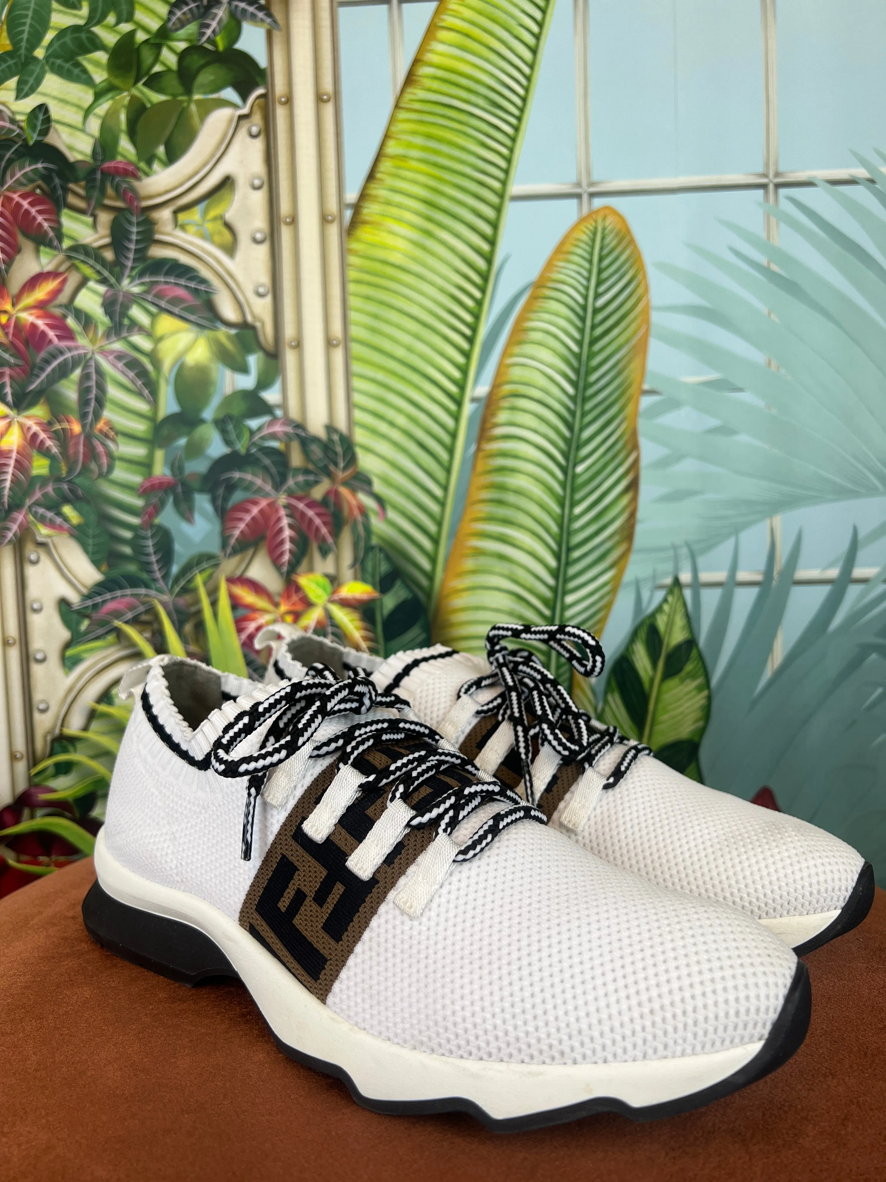 Best Hiking Sneakers Fendi sneakers Maglia