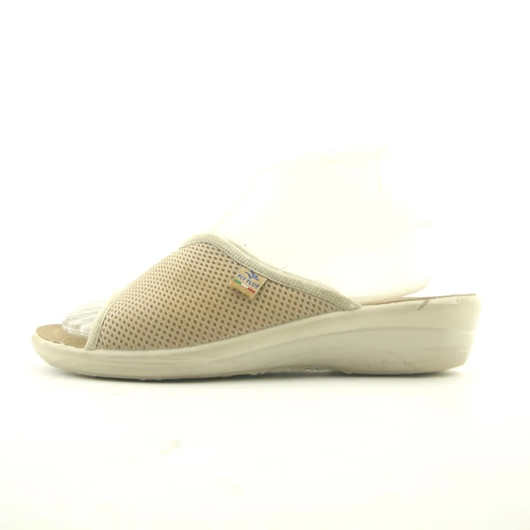 FLY FLOT ANATOMIC Teddy Bear With Bunny Slippers