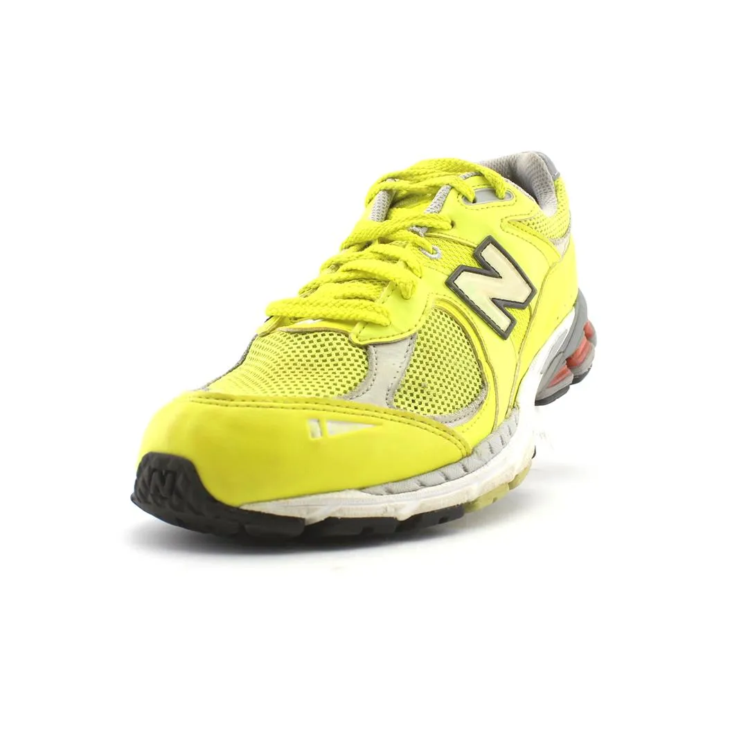Running Shoes With Holes NEW BALANCE 2002R