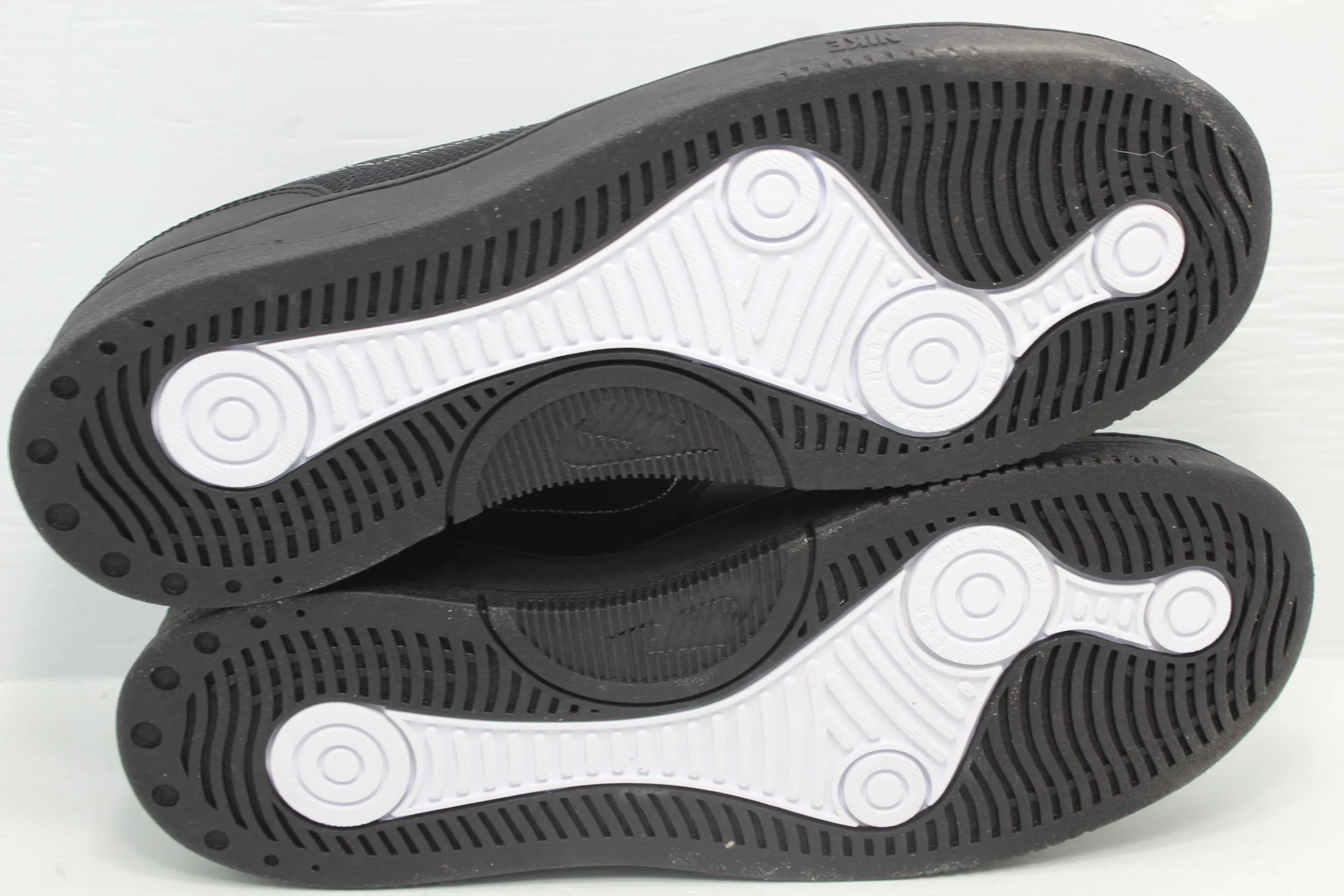 Nike Squash Type Black White N.354 Sample Asics Shoes Company Details