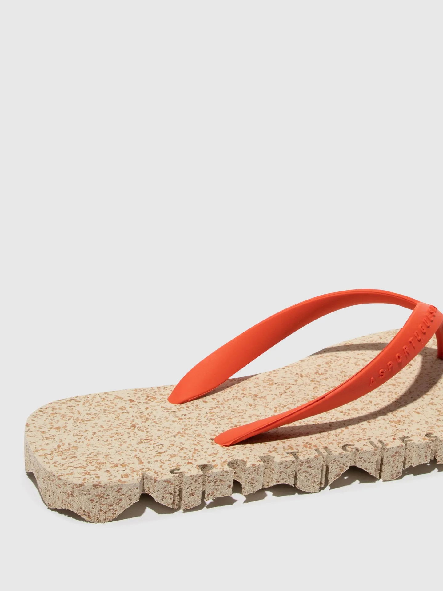 Beach Flip-Flops BUMPY Natural & red strap Flip Flops Okabashi