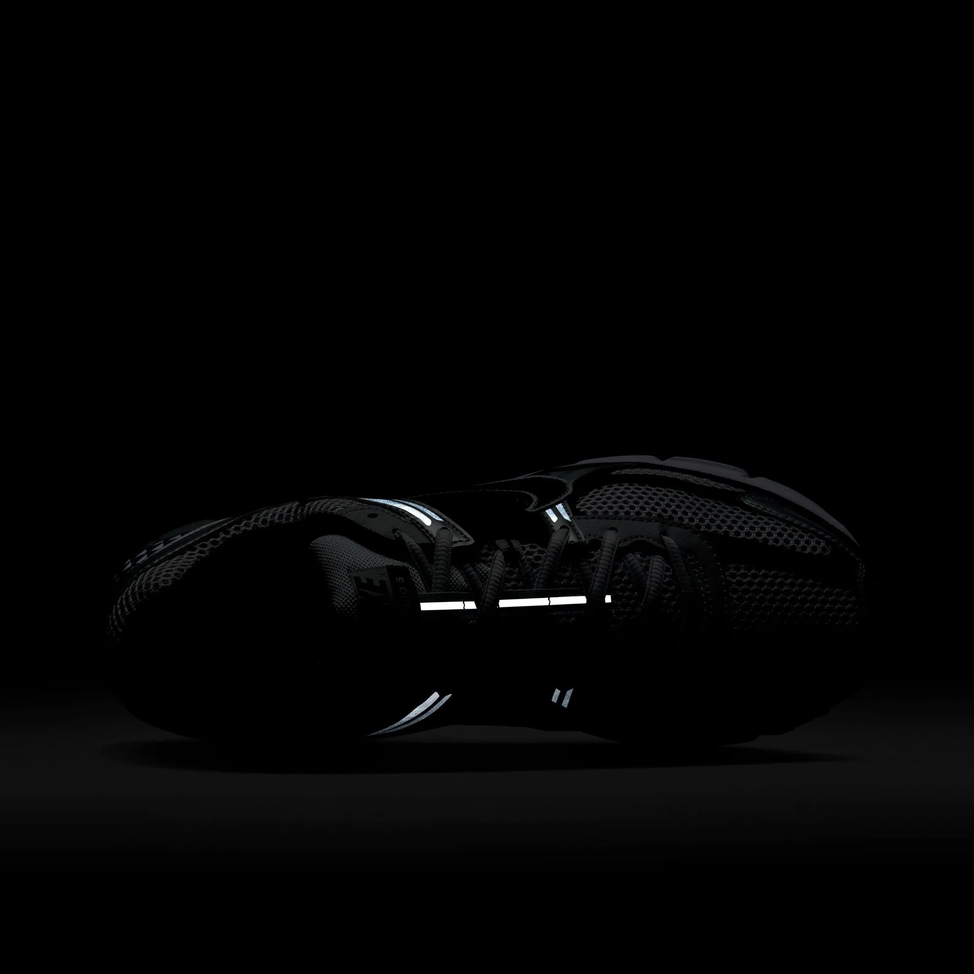 Nike - Zoom Vomero 5 ~ Black Asics Mid Top Shoes