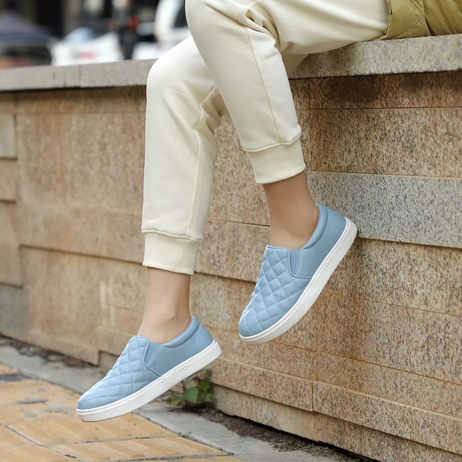 STQ Loafers for Women Memory Foam Slip On Sneakers EleeS Quilted 1.0 Comfort Fall Shoes Loafers Narrow