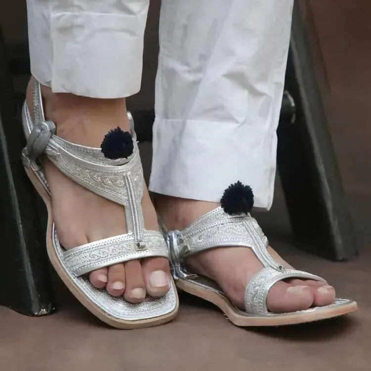Clothing Sandals Tilla Chappal Kohati kheri Sandal Silver